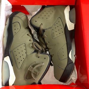 Travis Scott retro 6